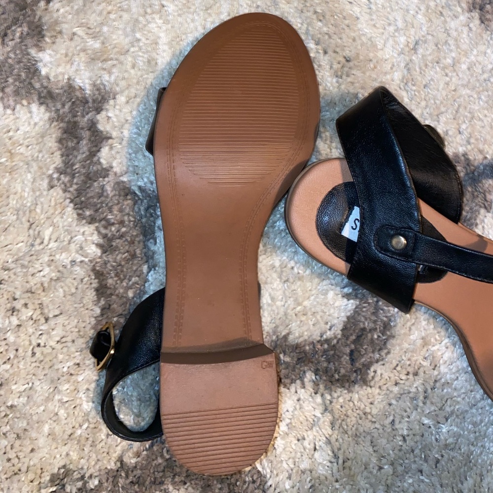 Shoes - Picture 2 of 3